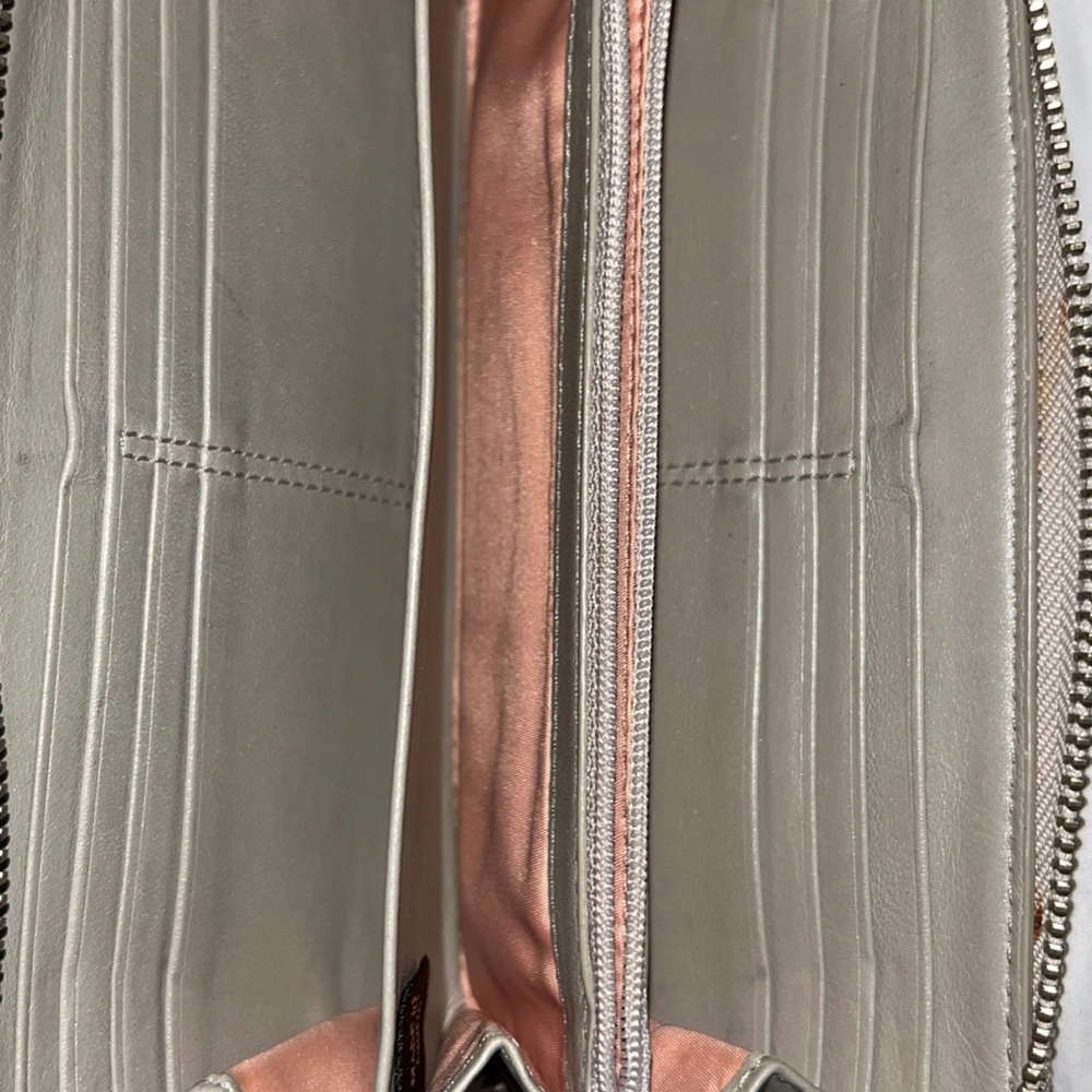 Large COACH leather wallet - Picture 3 of 3